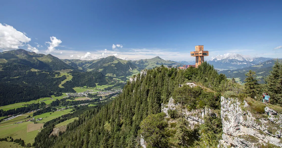 Das Ausflugsziel in der unmittelbaren N&auml;he. Das Jakobskreuz auf der Buchensteinwand.