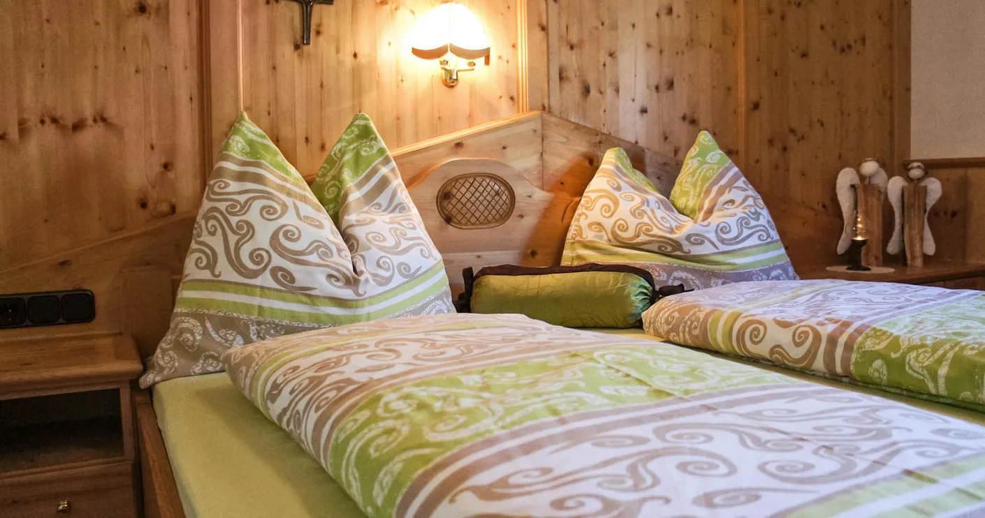 Saubere, sch&ouml;ne Zimmer im Tiroler Stil